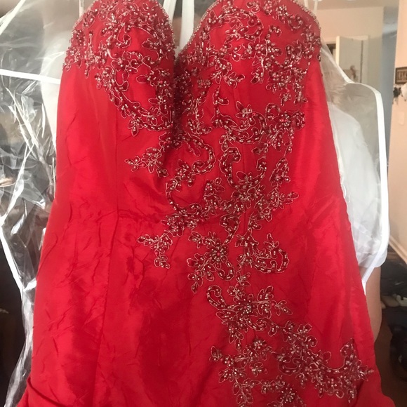 Red sweetheart beaded prom dress - Picture 3 of 4
